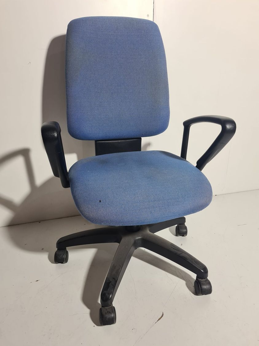 SILLA OFICINA AZUL (RUEDAS)