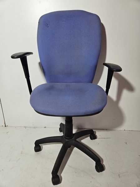 SILLA OFICINA AZUL MOD:1 (AZUL) (BRAZOS / RUEDAS) (MOBILIARIO DE OFICINA)