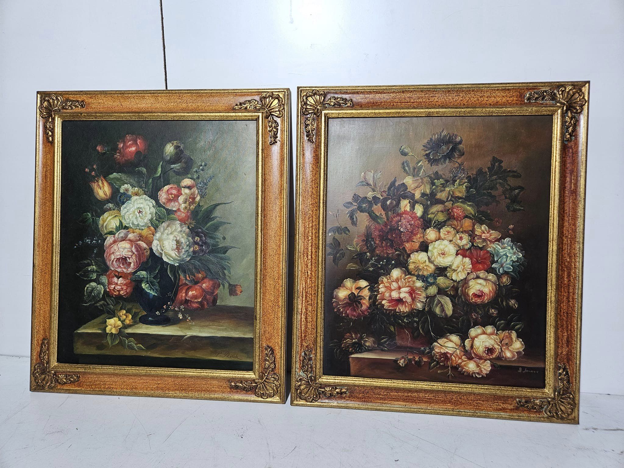 X2 CUADROS / MARCO (64X76) (MOLDURA DORADO / CENTRO DE FLORES)