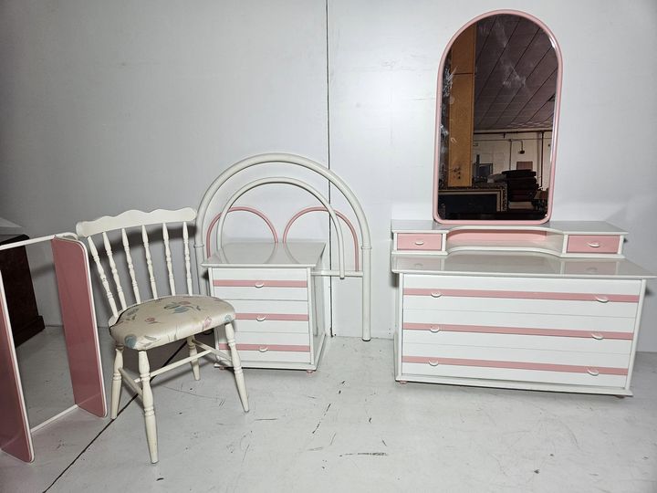 MUEBLES DORMITORIO JUVENIL (CABECERO+MESITA 3C + COMODA Y ESPEJO + SILLA + ESTANTERIA) (ROSA BLANCO)