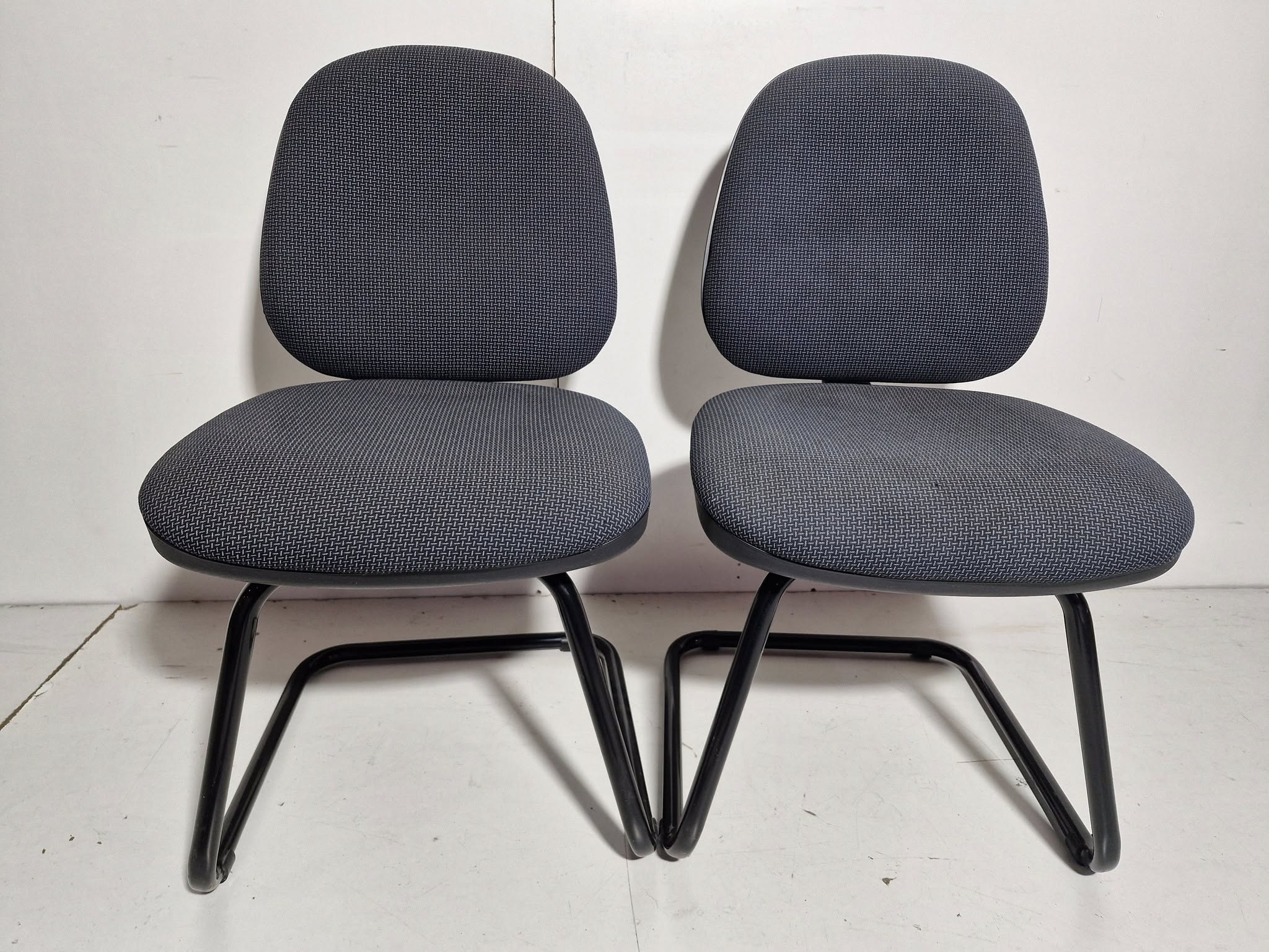 X2 SILLA OFICINA FIJA (SIN BRAZO) (TELA GRIS OSC) EXP