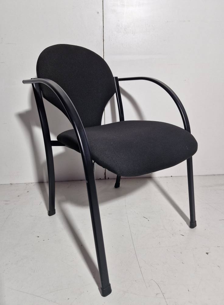 SILLA OFICINA FIJA (CON BRAZO NEGRO) (TAP NEGRO) EXP
