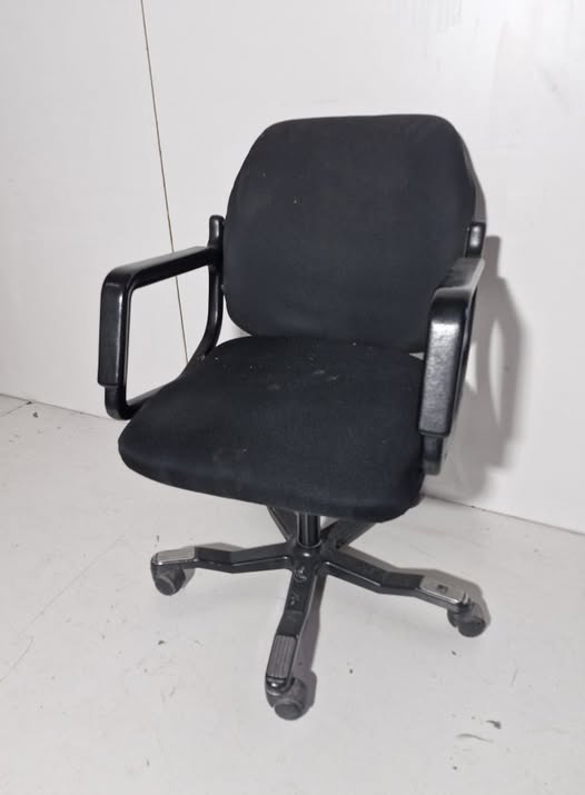 SILLA OFICINA (RUEDAS NEGRA) (CON BRAZO)