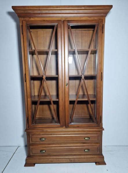 VITRINA SALON 2P 1C (113X42X200) (MADERA NOGAL) (A.JUEGO)