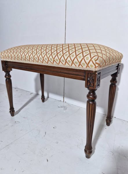 BANQUETA RECT. (65X35X45) (NOGAL / TAPIZADA ESTAMPADO)