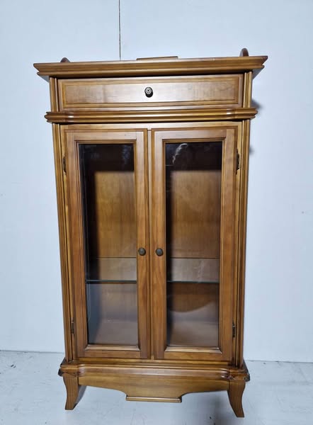 MUEBLE VITRINA / AUXILIAR 1C 2P (70X33X125) (MIEL OSC)