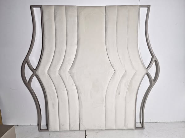CABECERO TAPIZADO (190CM) (180CM ALTO) (METALICO CON TAPIZADO BEIG) *NUEVO EXPOSICION*