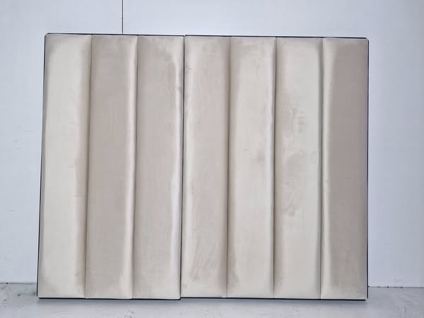 CABECERO TAPIZADO (160CM) (134CM ALTO) (WENGUE / TAPIZADO BEIG) *EXPOSICION*