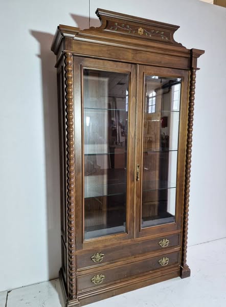 VITRINA 2P 2C (113X42X206) (RONDEÑO -NOGAL OSC)
