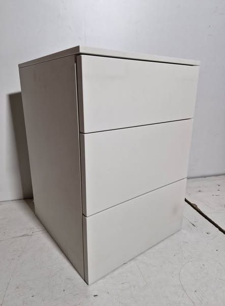 MESITA NOCHE 3C (40X42X57) (BLANCA) *NUEVA EXPOSICION*