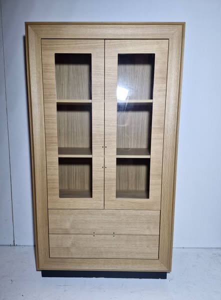 VITRINA 2P 2C (100X43X53) (ROBLE / ZOCALO BLANCO)  *NUEVO EXPOSICION*