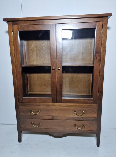 MUEBLE VITRINA 2P CRISTAL 2C (105X40X145) (NOGAL OSC)