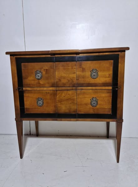 MUEBLE RECIBIDOR / CONSOLA 2C (86X44X85) (NOGAL/ DETALLES EN WENGUE)