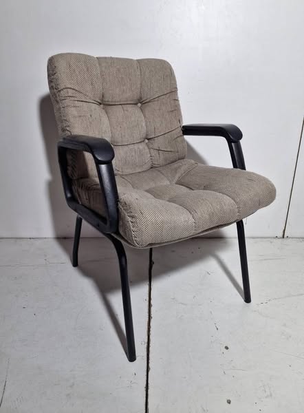 SILLA / SILLON OFICINA (FIJA) (TAPIZADO BEIG)
