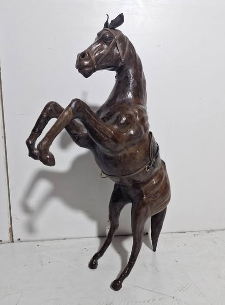 CABALLO DECORATIVO (65CM ALTO) (IMITACION MADERA)