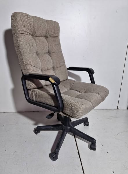 SILLA / SILLON OFICINA (RUEDAS) (TAPIZADO BEIG)