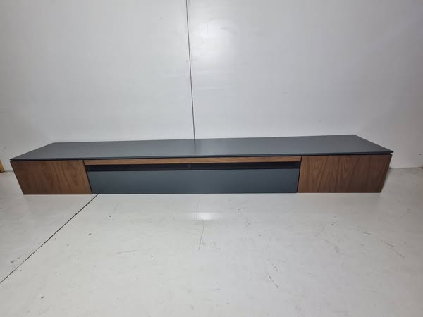 MUEBLE BAJO TV (280X45X65)  (VERDE Y ROBLE) *SALDOS NUEVO EXP*