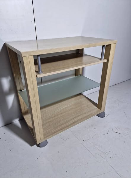 MUEBLE AUX / MUEBLE TV CON RUEDAS (80X48X82) (HAYA)