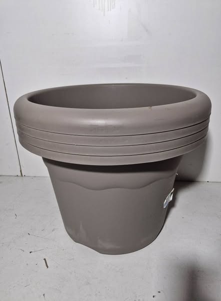 MACETERO PVC (GRIS) (   LITROS)