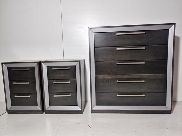 COMODA 5C (100X44X110) + 2 MESITAS NOCHE 3C (50X44X70) (WENGUE PLATA) *NUEVO SALDOS EXP*