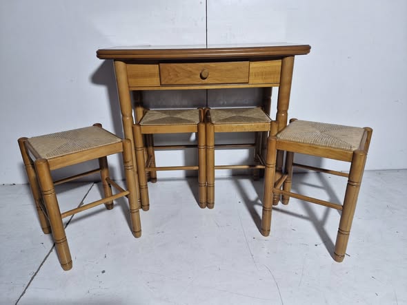 MESA COCINA (90X45) (EXT 90X90)  4 TABURETES