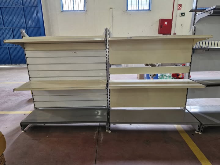 ESTANTERIA METALICA (240CM LINEAL) (MOBILIARIO DE TIENDA)