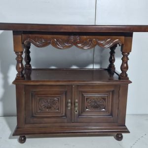 MUEBLE AUX / TV 1C 2P ( 92X46X78) (NOGAL OSC) (TALLADO)