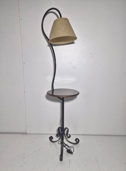 LAMPARA PIE + MESA SOPORTE (FORJA NEGRA)