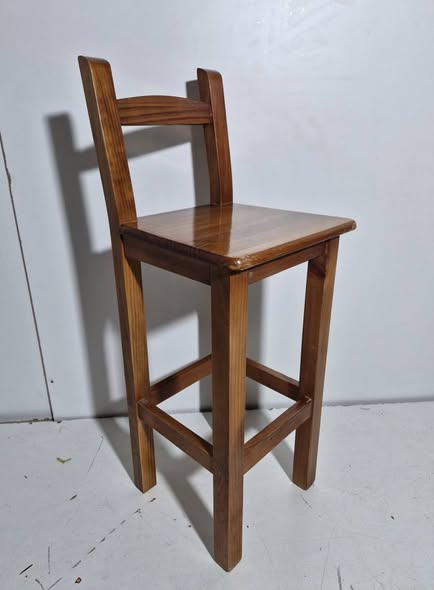 TABURETE ALTO (MADERA/PINO)