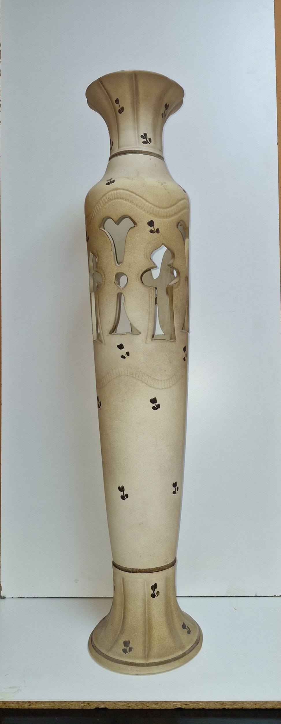 JARRON ALTO BARRO (86CM ALTO) (CALADO HUESO)