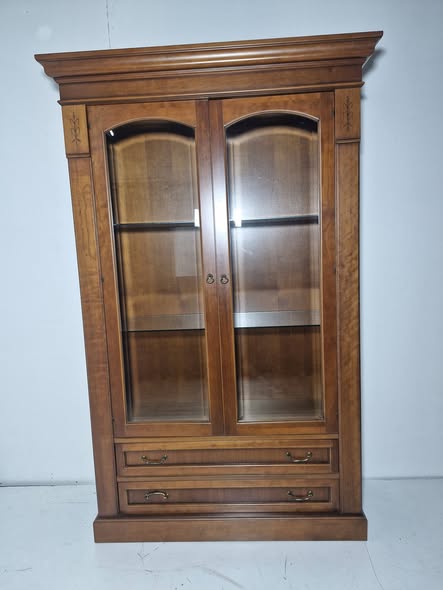 VITRINA DE SALON 2P 2C (130X48X206) (CEREZO)