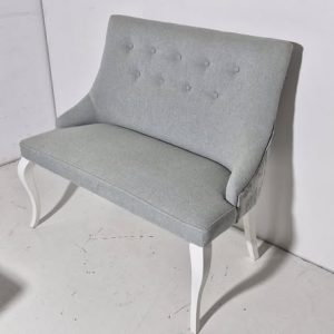 SILLON / DIVAN / SOFA (105X50X94) (CELESTE / PATA BLANCA) *SALDOS MUESTRAS FABRICA*