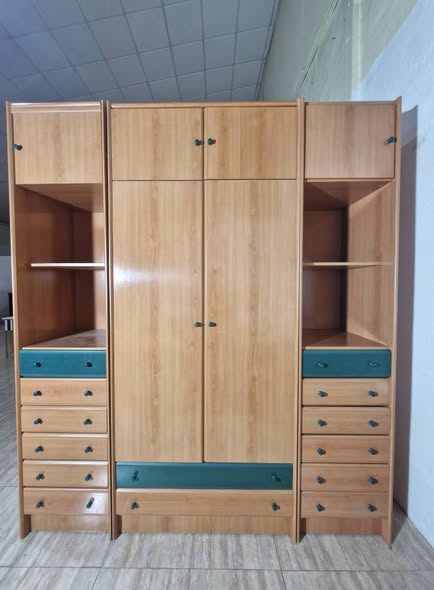 ARMARIO COMPACTO 2P 14C + 4P ALTILLO (205X53X240) (HAYA/VERDE)