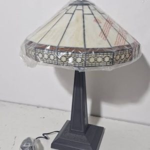 LAMPARA SOBRE MESA (TULIPA TIFANI) *SIN USAR*