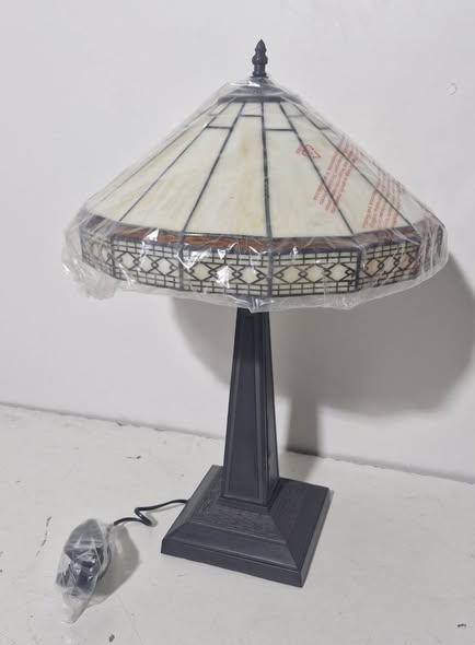 LAMPARA SOBRE MESA (TULIPA TIFANI) *SIN USAR*