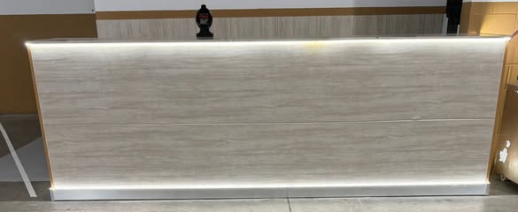 BARRA / BARRA DE BAR (360X60X125) (CAMBRIA CON LUCES LED)