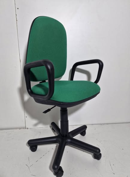 SILLA OFICINA / ESCRITORIO BRAZO (RUEDAS) (COLOR: VERDE) *SALDOS NUEVO*