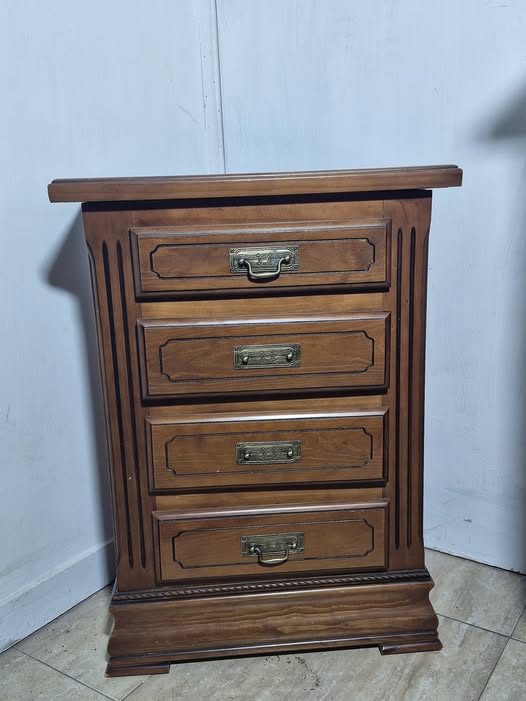 MESITA NOCHE 3C (56X32X77) (NOGAL) (DORMITORIO)