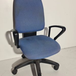 SILLA OFICINA BRAZOS (AZUL RUEDAS)
