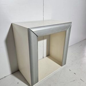 MESITA NOCHE / MUEBLE AUX 1C OCULTO (60X36X66) (CREMA-PLATA)