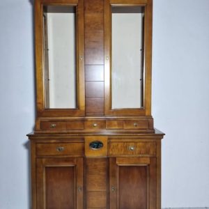 MUEBLE VITRINA 2P.CRIST 5C 2P MAD (ALTO Y BAJO) (110X44X215) (AVELLANA)