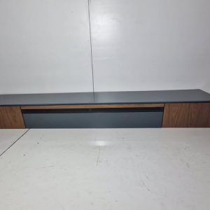 MUEBLE BAJO TV (280X45X65)  (VERDE Y ROBLE) *SALDOS NUEVO EXP*