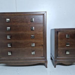 COMODA 5C (100X42X110) + MESITA 3C (50X42X80) (NOGAL OSC) (DORMITORIO) *NUEVO EXP*