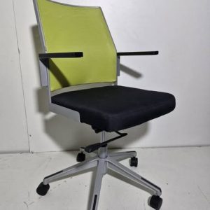 SILLA OFICINA BRAZO MOD:     (COLOR: VERDE Y NEGRO) *SALDOS EXP*