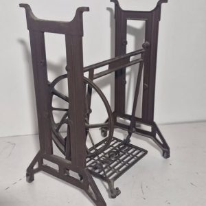 PIE METALICO MAQUINA DE COSER M: SIGMA