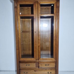 MUEBLE VITRINA 2P 3C (130X50X210) (AVELLANA)