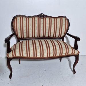 SILLON RECIBIDOR (100CM) (CLASICO) (CAOBA / TAPIZAZO RAYAS ROJAS)
