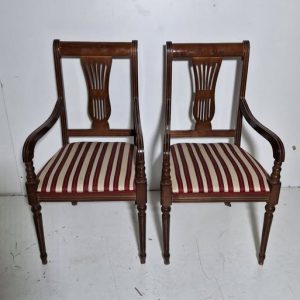 X2 SILLONES / SILLAS CON BRAZO  (CEREZO / TAPIZADO RAYAS ROJAS)